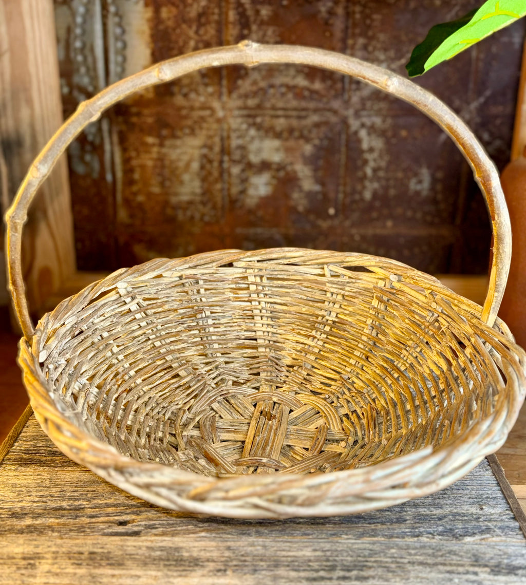 Round Basket with Handle