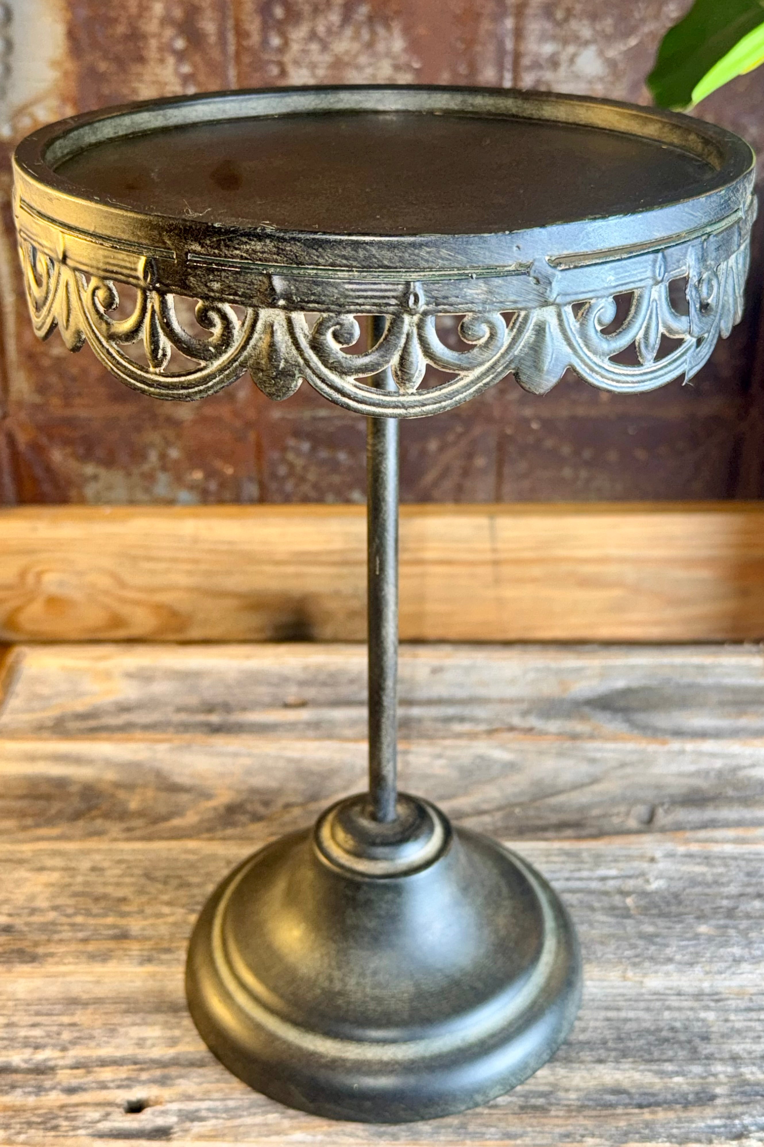 Metal Set of 2 Decorative Riser Stands w/ Scalloped Detail Edges