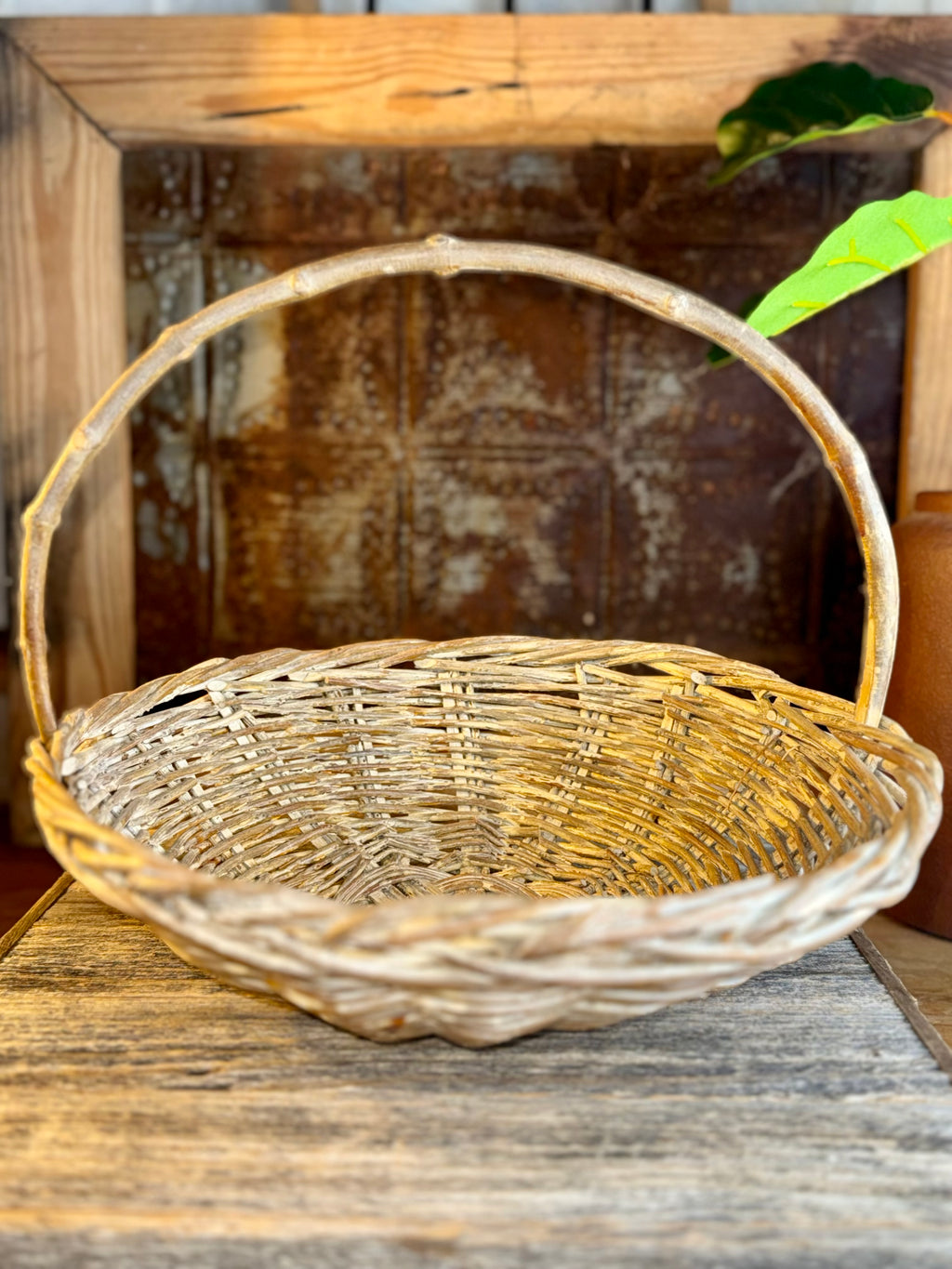 Round Basket with Handle