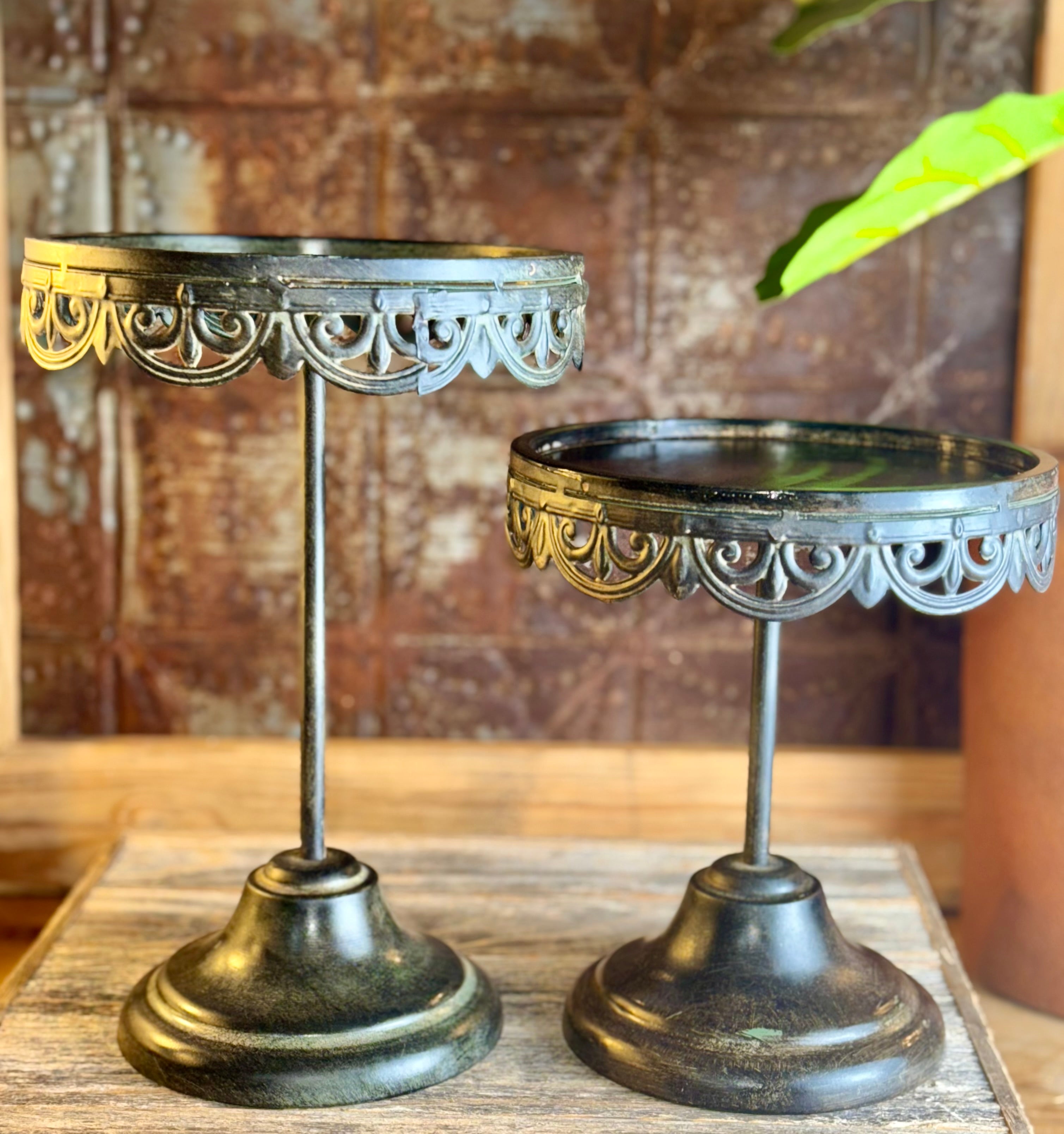 Metal Set of 2 Decorative Riser Stands w/ Scalloped Detail Edges
