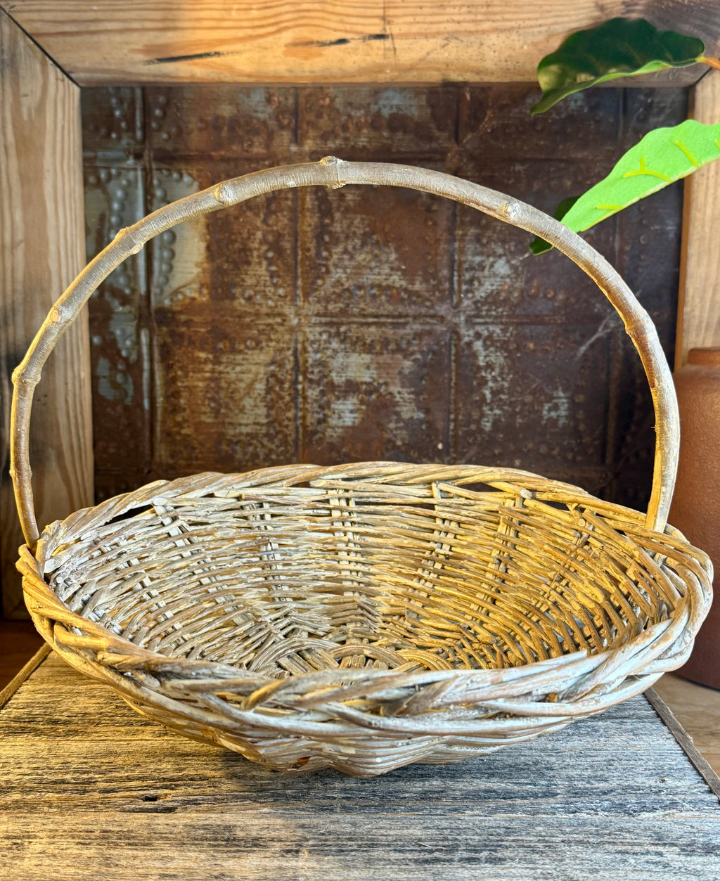 Round Basket with Handle