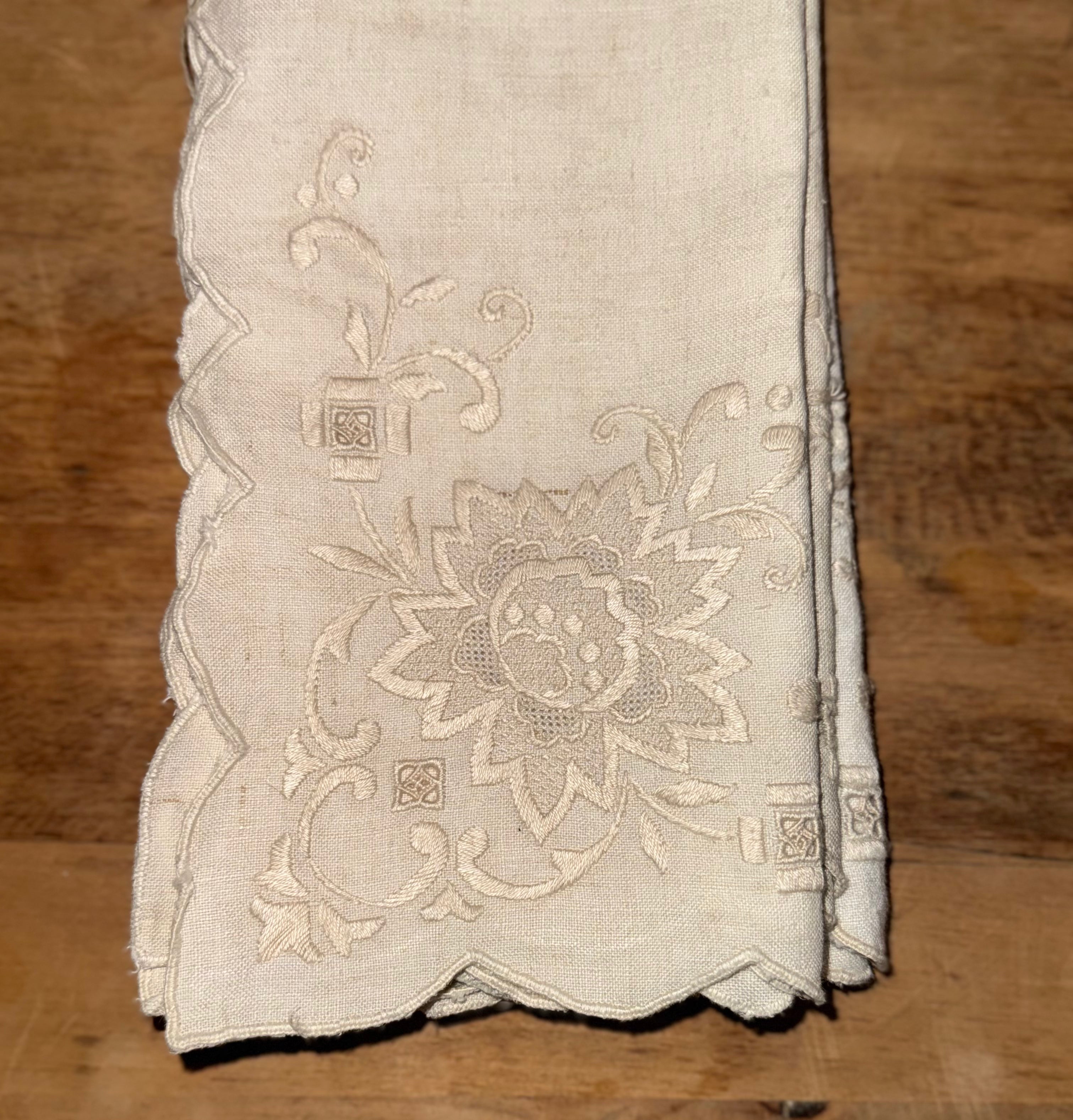 Vintage Embroidered Linen Napkins (Set of 4)