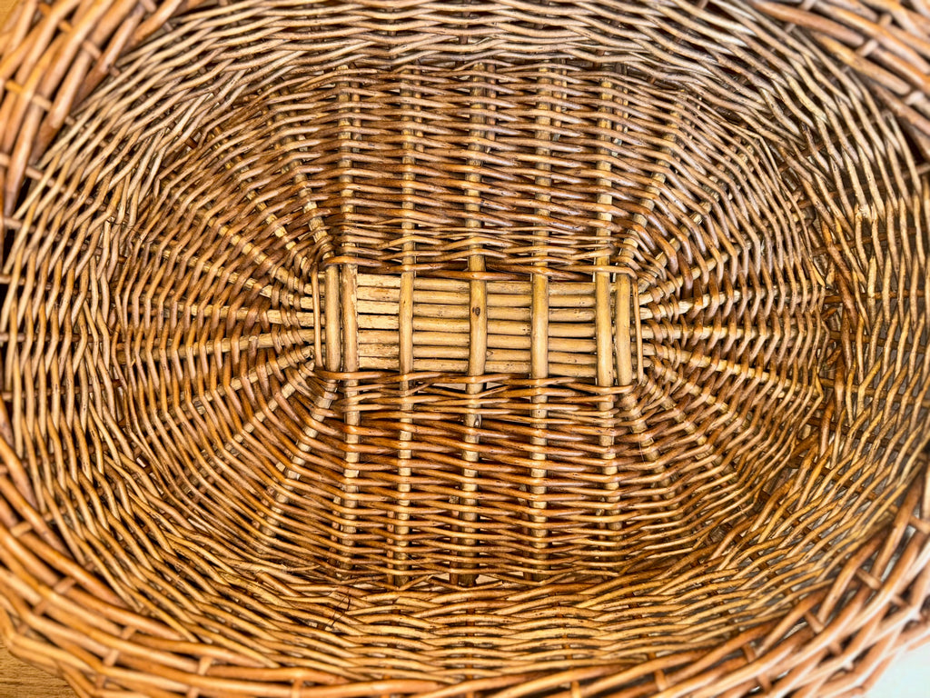 Vintage Wicker Pet Bed – Handwoven Oval Basket Dog/Cat Bed