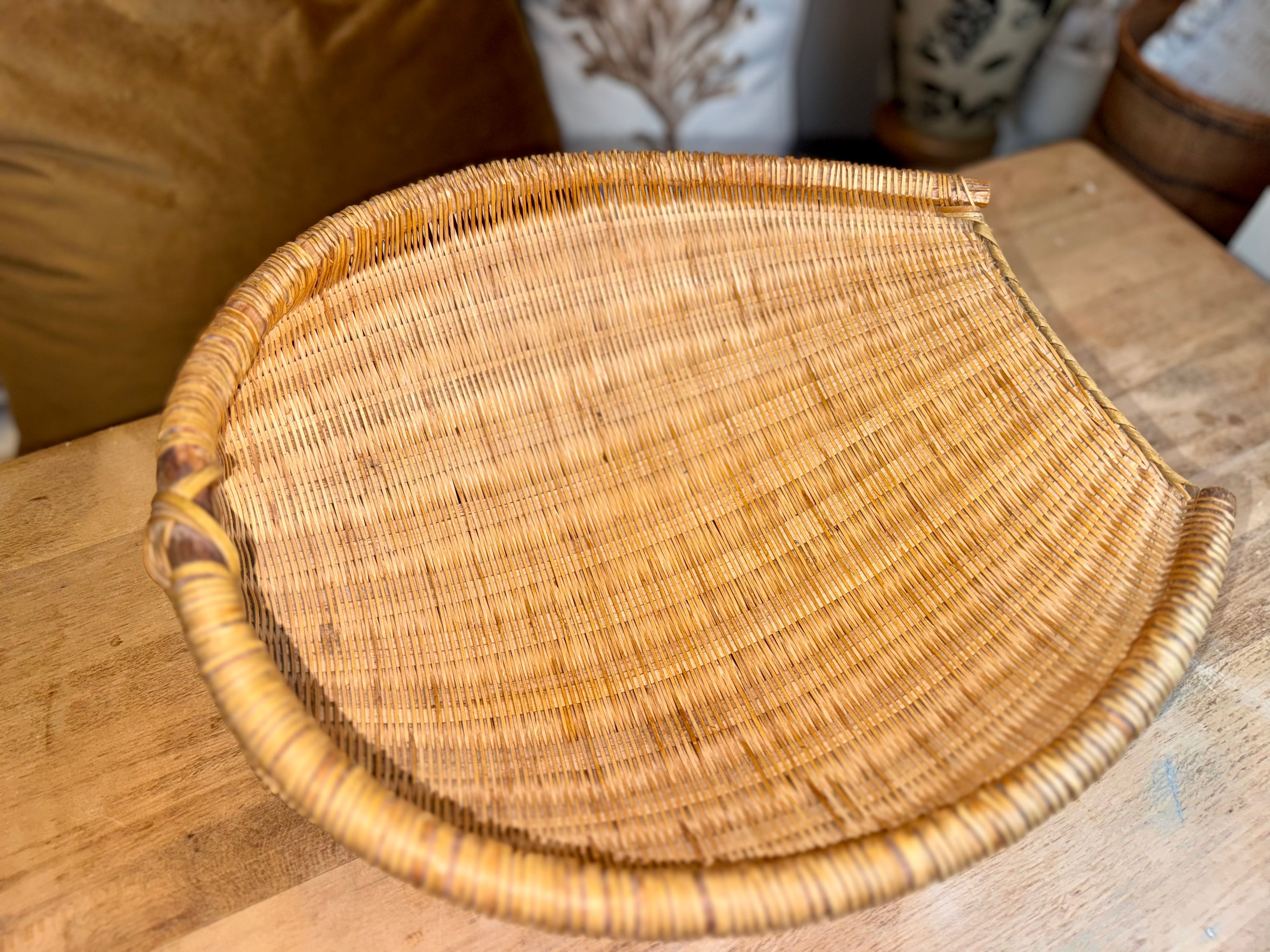 Handwoven Round Basket – Natural Wicker Decorative Bowl
