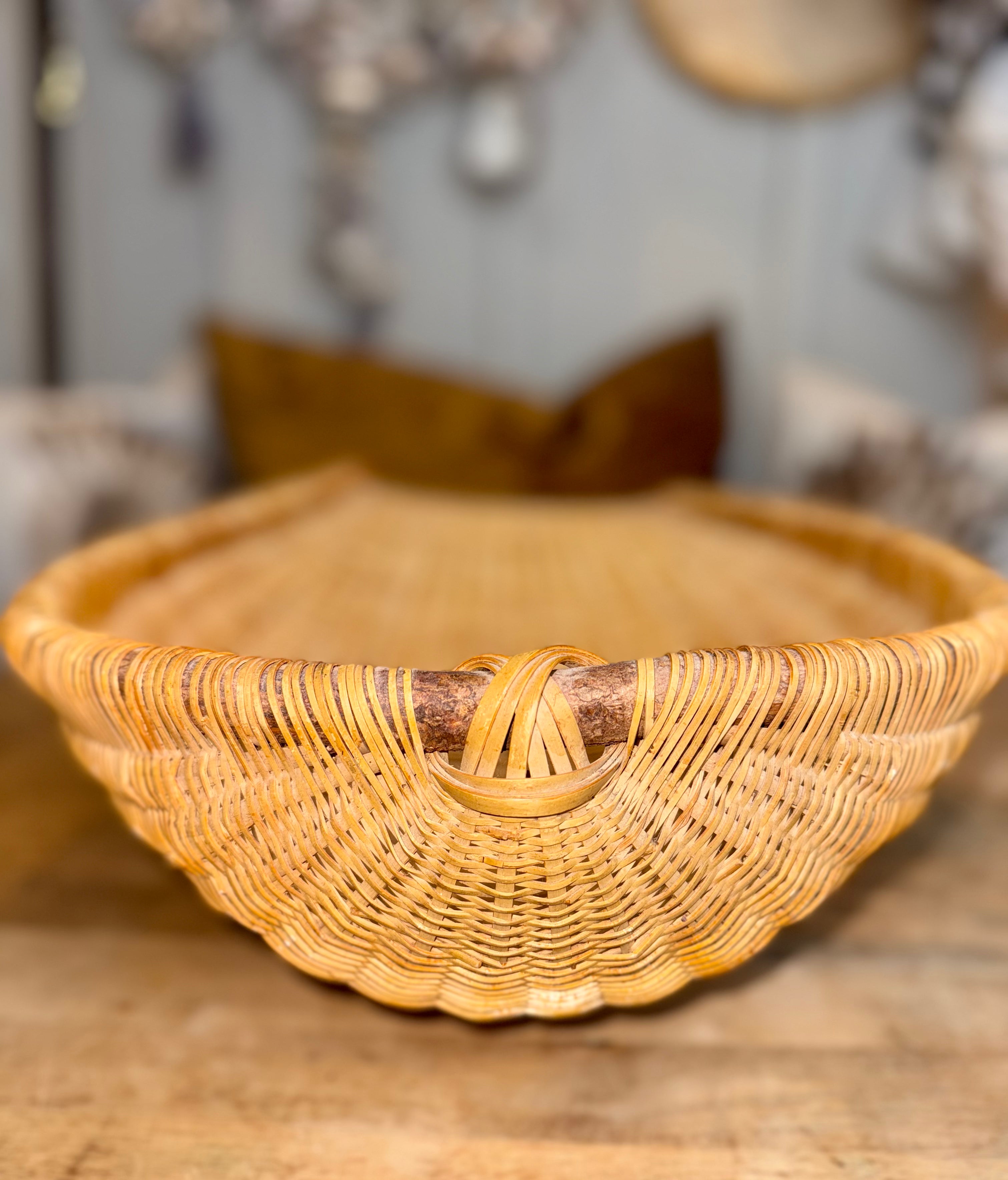 Handwoven Round Basket – Natural Wicker Decorative Bowl