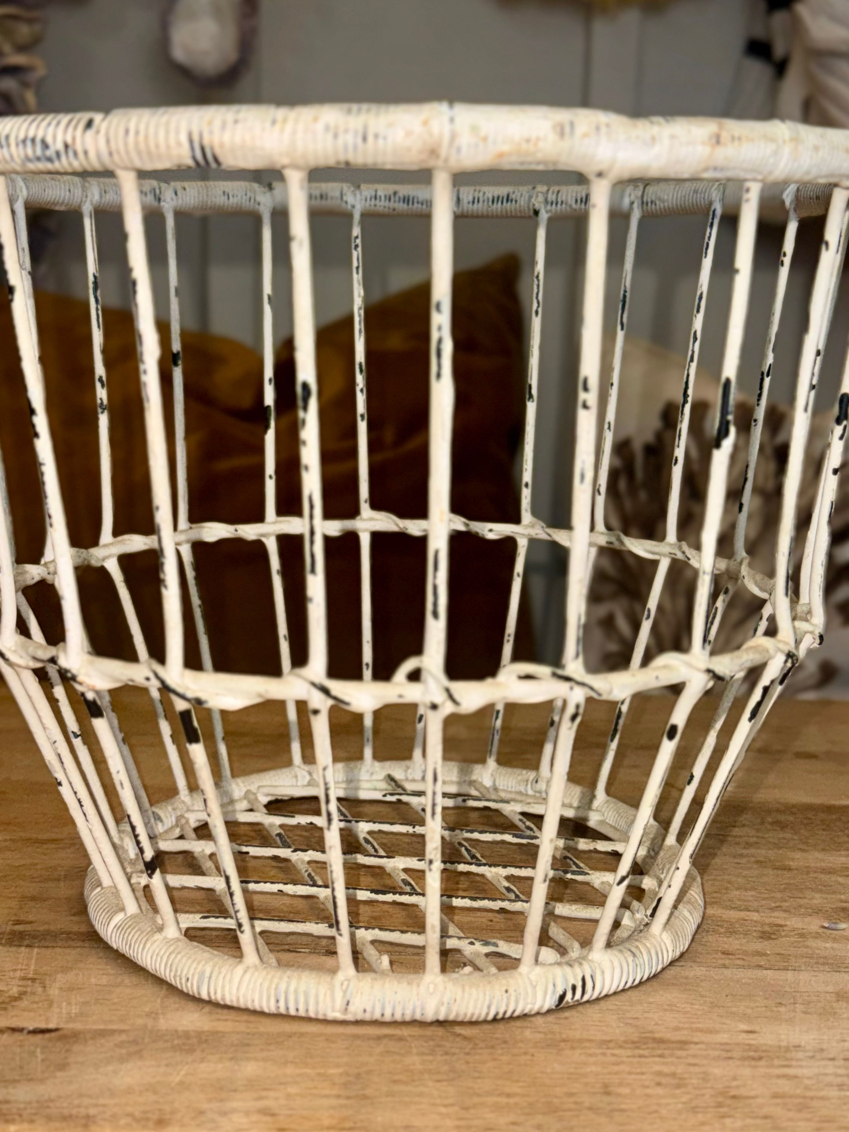 Vintage-Style Metal Wire Basket with Handle – Distressed White Decorative Storage Basket
