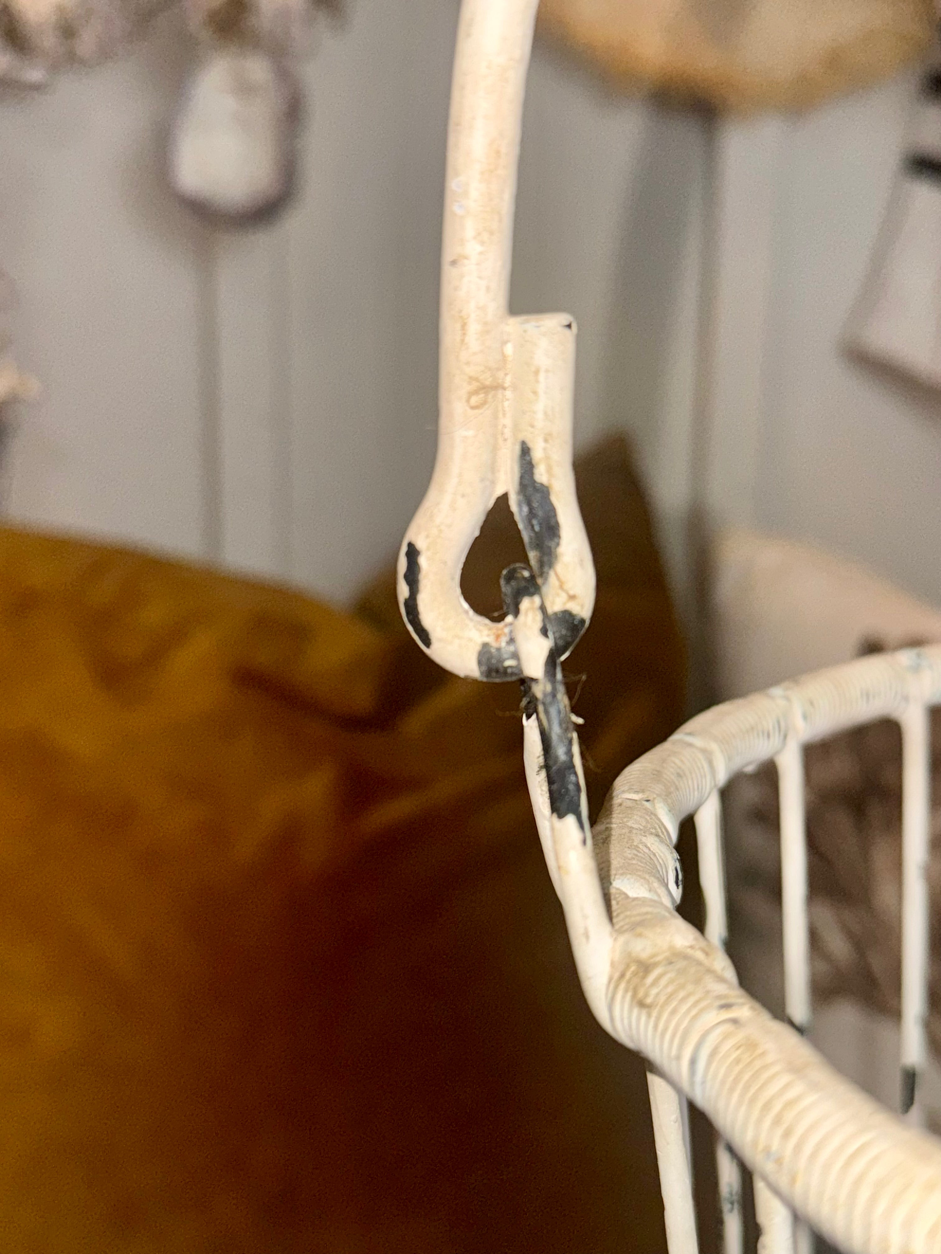 Vintage-Style Metal Wire Basket with Handle – Distressed White Decorative Storage Basket