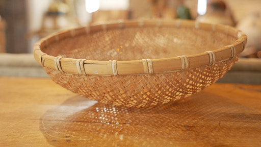Handwoven Round Wicker Basket – Natural Decorative Bowl